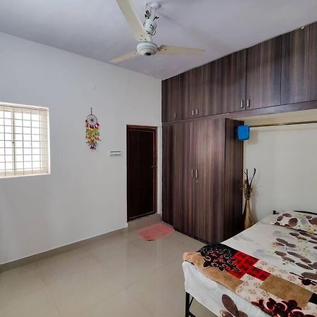 Comfy 2-Bedroom House In Sanjaynagar, Bengaluru Exteriör bild