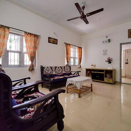 Comfy 2-Bedroom House In Sanjaynagar, Bengaluru Exteriör bild