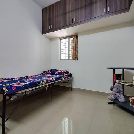 Comfy 2-Bedroom House In Sanjaynagar, Bengaluru Exteriör bild