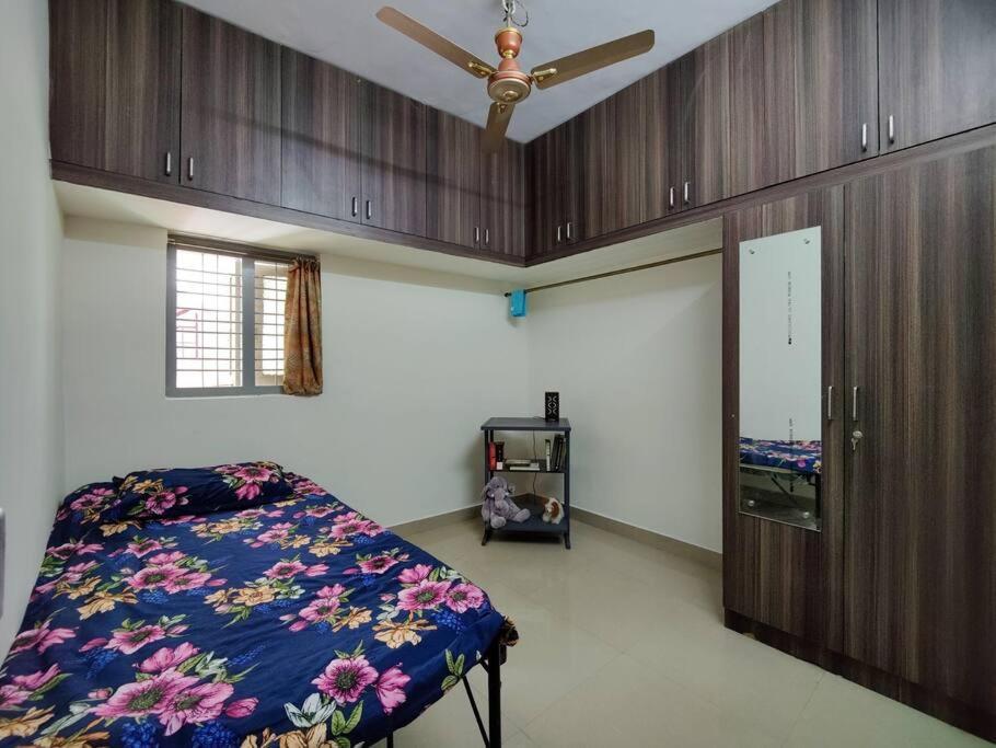 Comfy 2-Bedroom House In Sanjaynagar, Bengaluru Exteriör bild