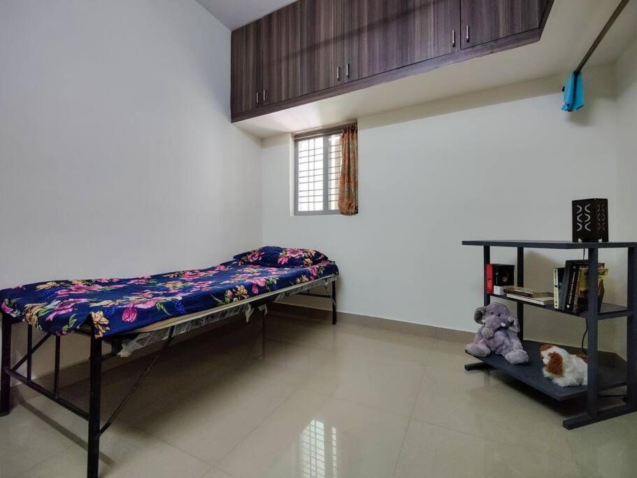 Comfy 2-Bedroom House In Sanjaynagar, Bengaluru Exteriör bild